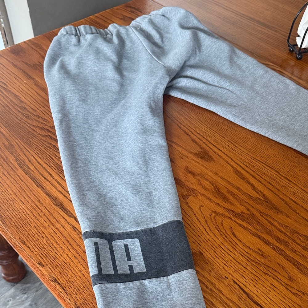 Puma woman’s Light Gray Sweatpants - Picture 6 of 6
